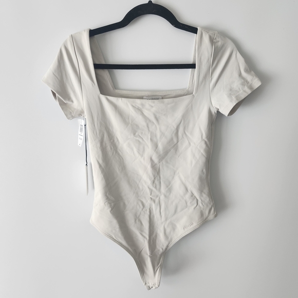 NWT Aritzia Contour Matte Pearl Square Neck Short Sleeve Bodysuit White Size M - Picture 8 of 16